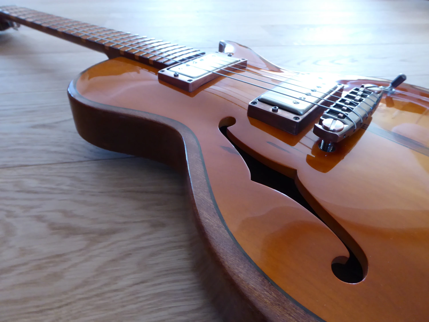 Heier #10 LP Thinline – handgefertigte Custom Guitar in der Werkstatt von Heier Guitars bei Dresden und Meißen